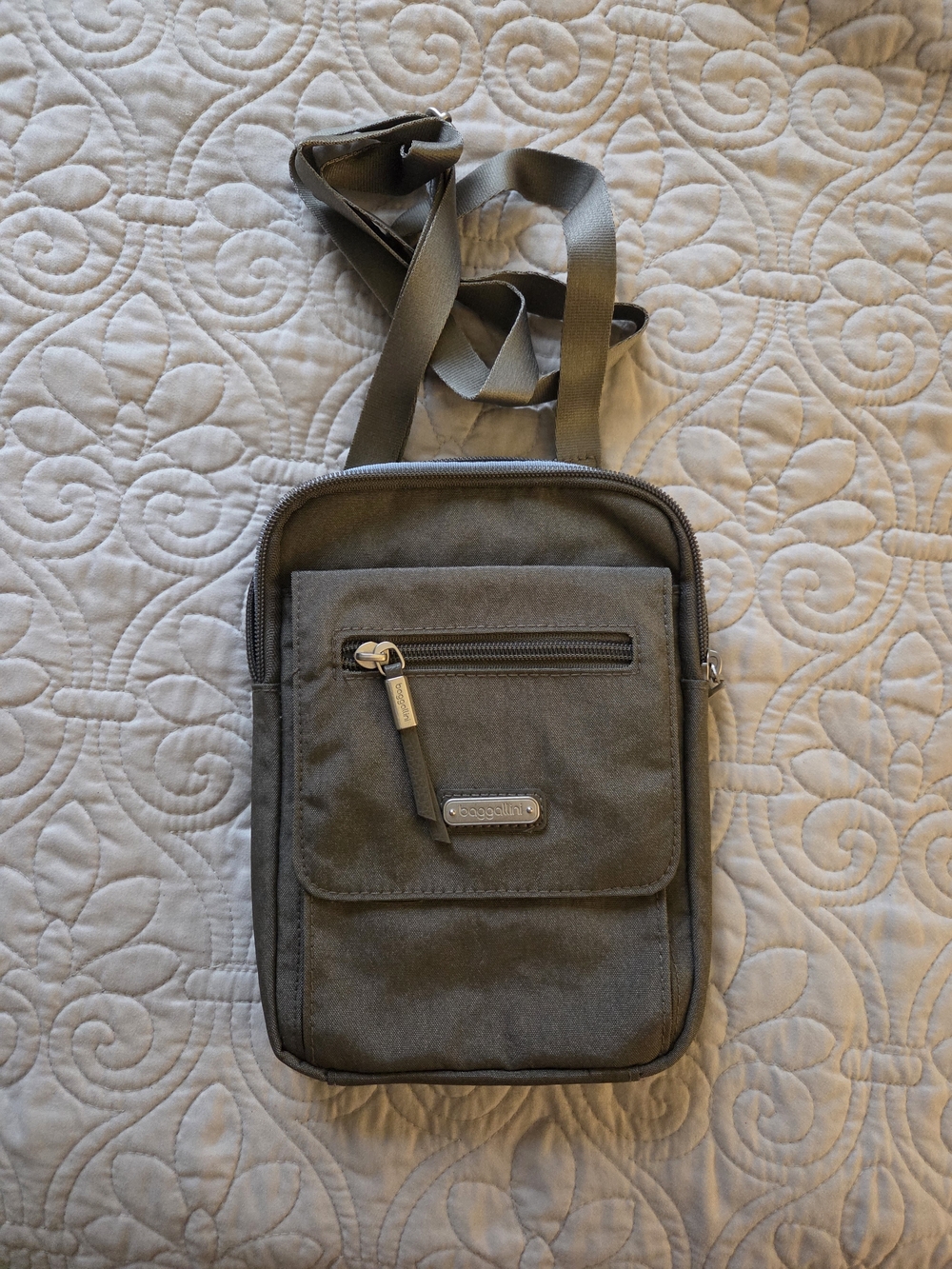 Baggallini RFID Journey Crossbody bag